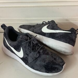 MENS NIKE ROSHERUN PRINT SIZE 10